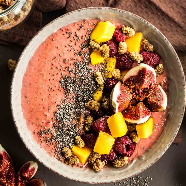 Smoothie Bowl with Mulberries