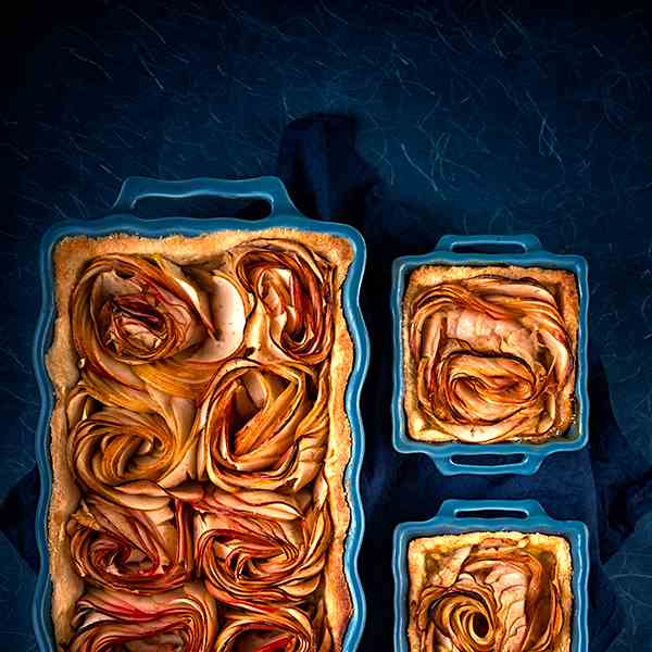 Apple-rose tart