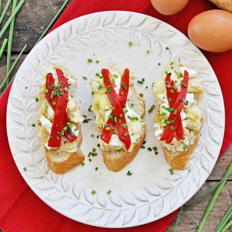 Scrambled Egg Montaditos 