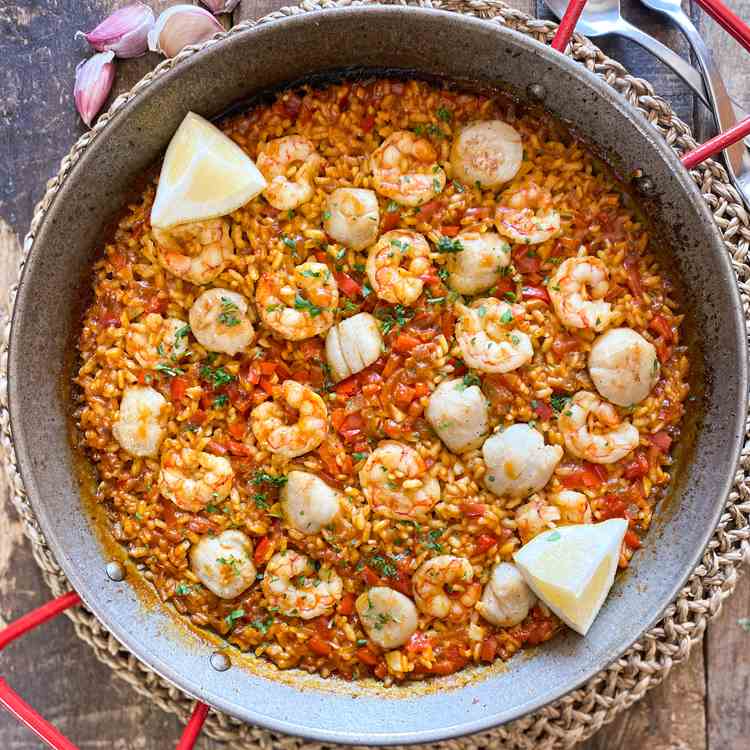 Easy to Make Smoky Seafood Paella