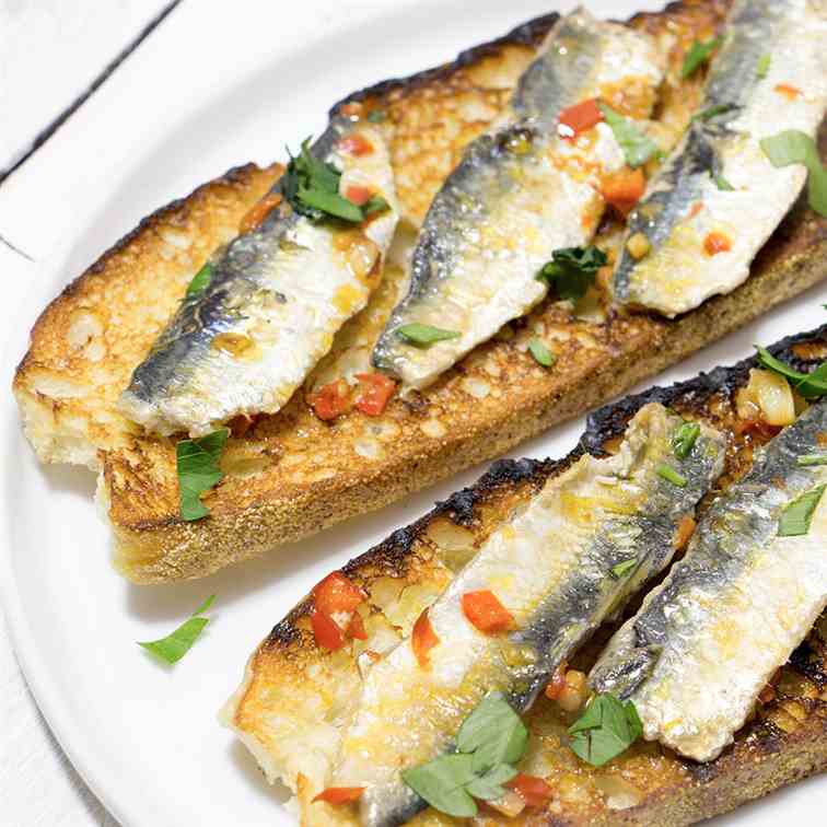 Pan-fried Sardine Fillets on Toast