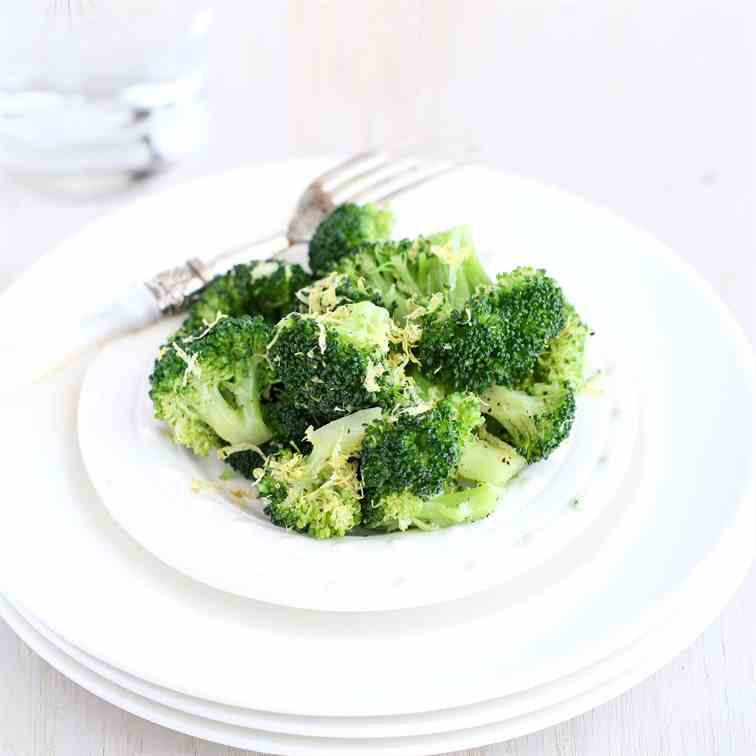 Lemon Pepper Steamed Broccoli