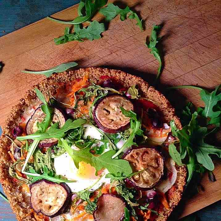 Vegetables and egg quinoa crusted pizza