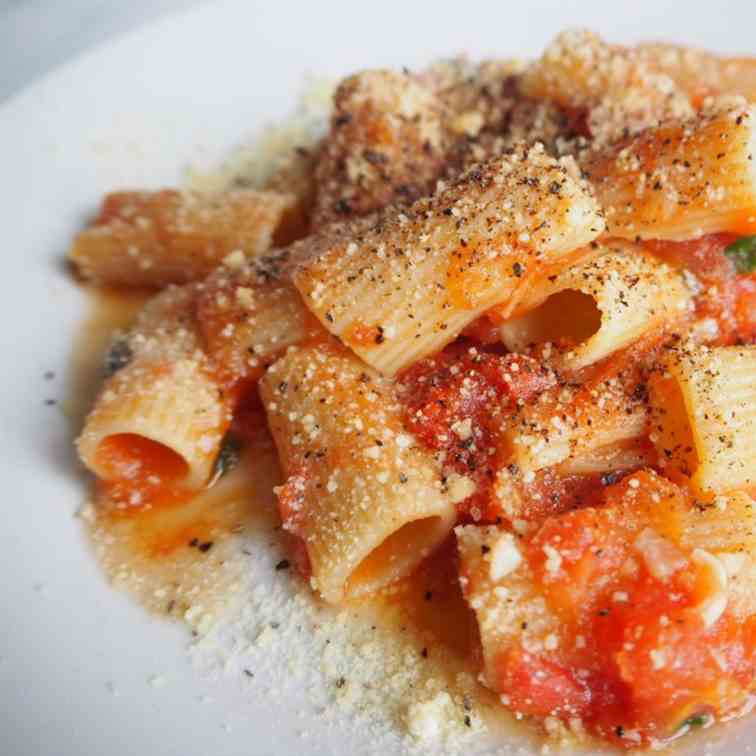 Easy Tomato Rigatoni