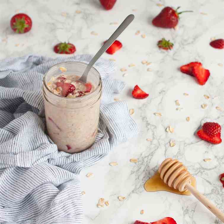  Strawberry Overnight Oats