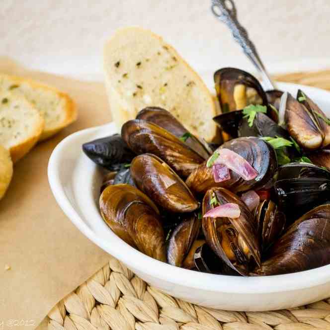 Mussels with white wine, chili and shallot