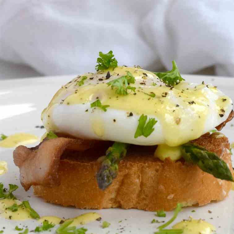 Eggs Benedict Crostini