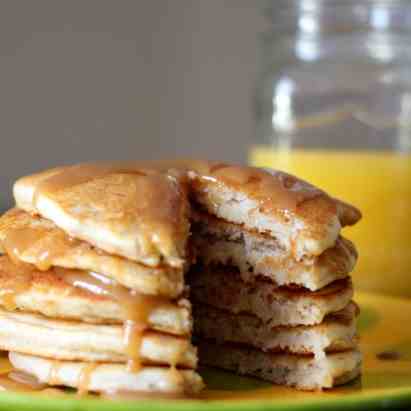 Banana Pancakes & Peanut Butter Syrup