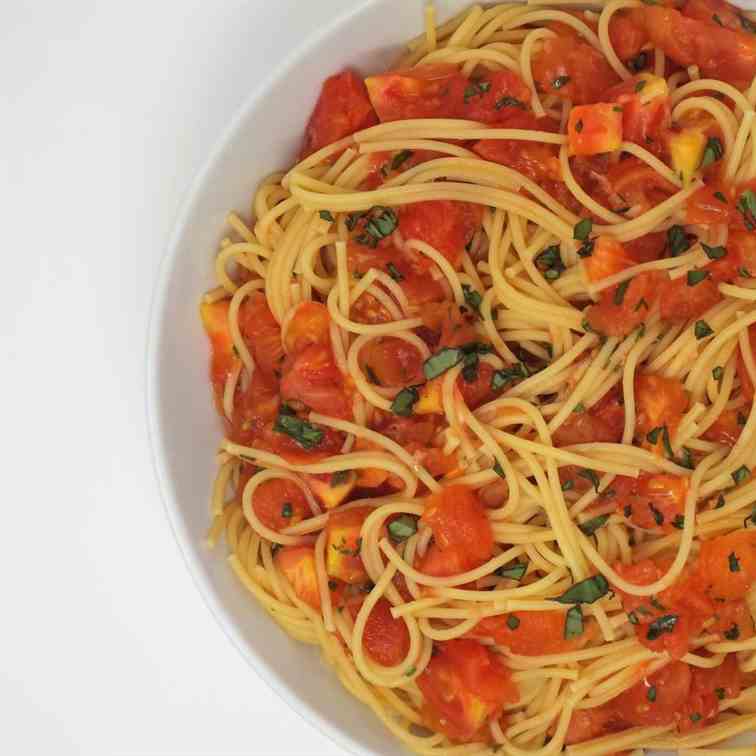 Spaghetti with Fresh Tomatoes and Basil