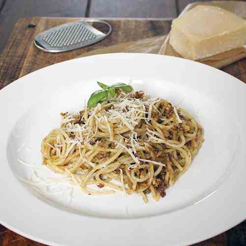 Pasta with red pesto