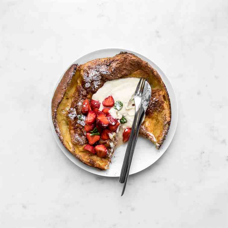 Dutch Baby Pancake with Strawberries