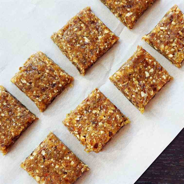 Raw fruit and nut bars 