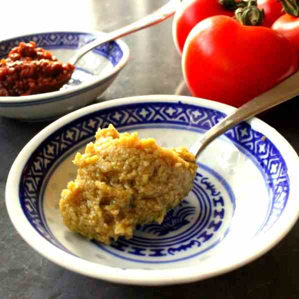 Crostini con Pesto di Pomodori e Olive Ver