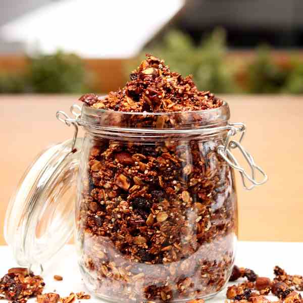Chocolate granola cereals