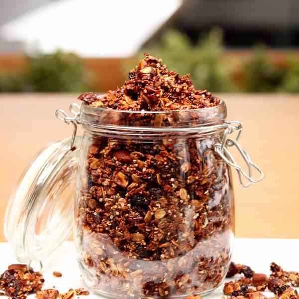 Chocolate granola cereals