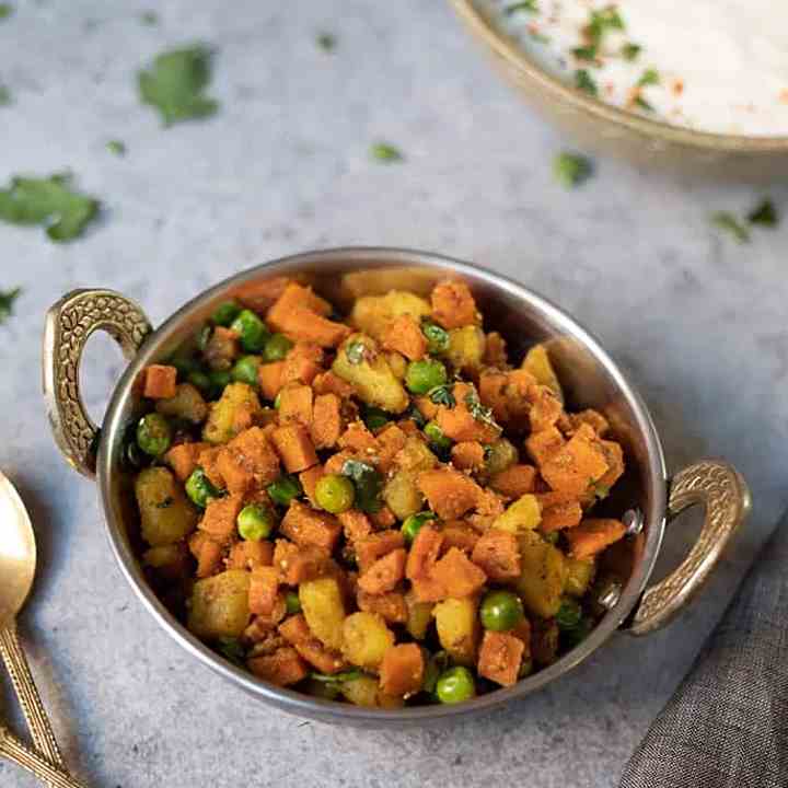 Aloo Gajar Matar 