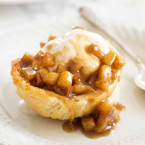 Caramel Apple Pie Sundae