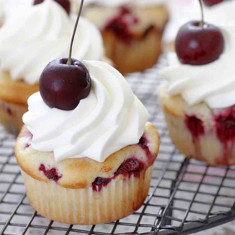 Vanilla Cupcakes with Berries