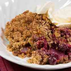 Cranberry, pear and walnut crumble