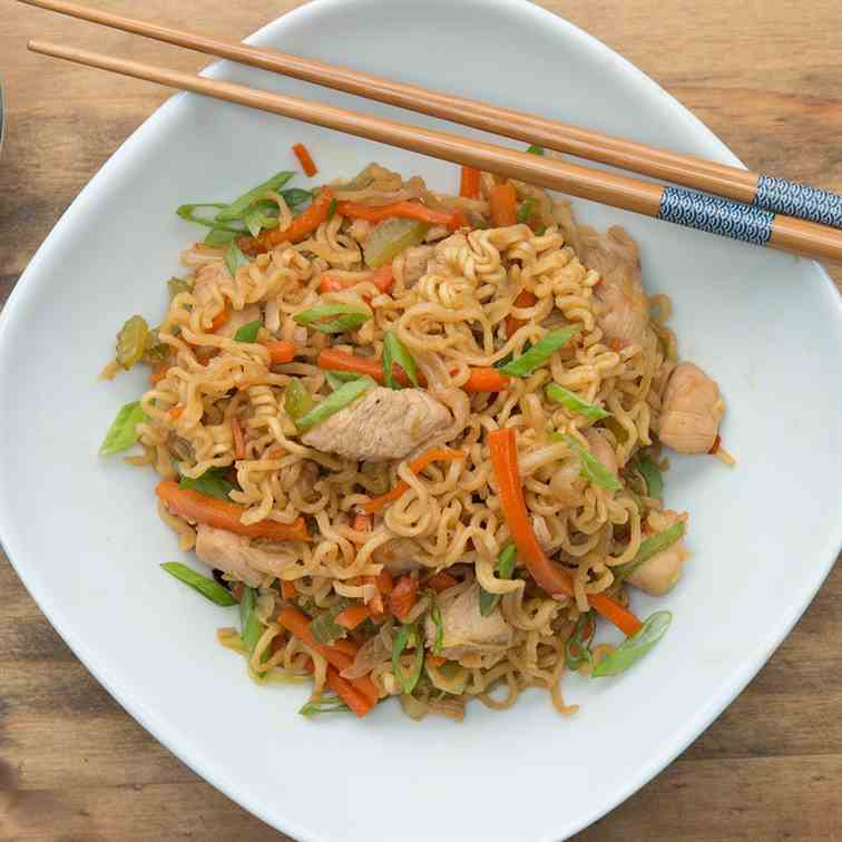 One-Pot Chicken Chow Mein