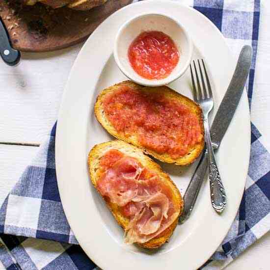 Pan con tomate