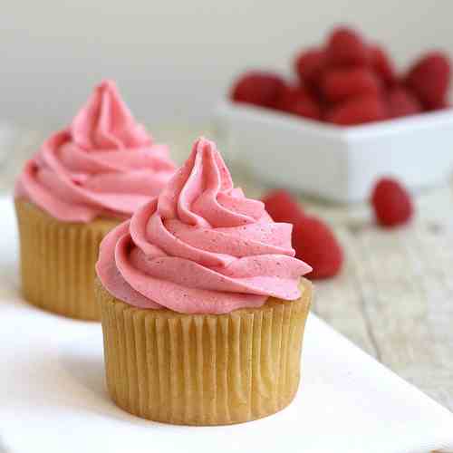 White Chocolate Raspberry Cupcakes