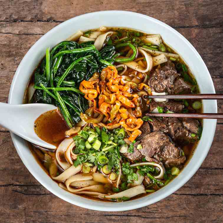 Instant Pot Taiwanese Beef Noodle Soup