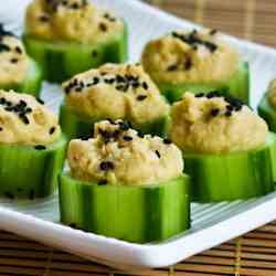 Hummus and Cucumber Appetizer Bites