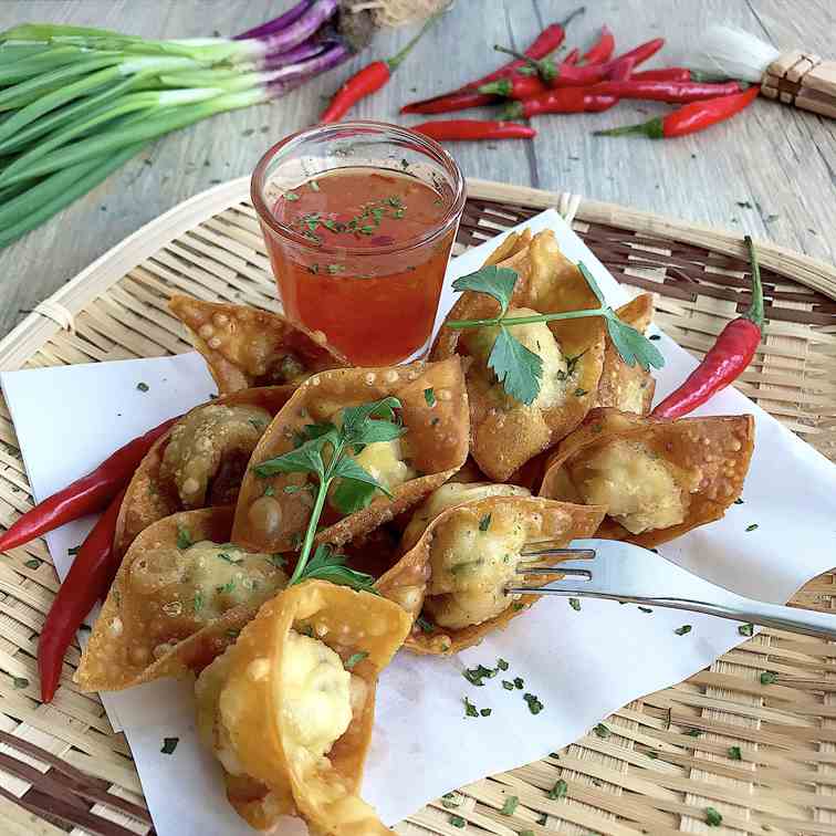 Crispy Wonton with Thai Sweet Chilli Sauce