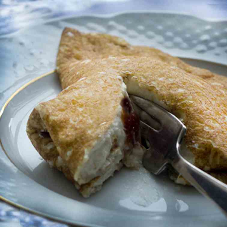Icelandic Pancakes (Pönnukökur)