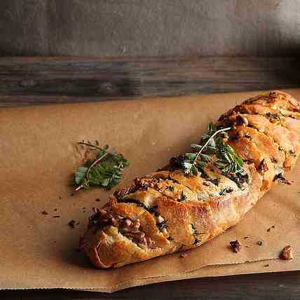 Pull apart bread with nuts & burnet