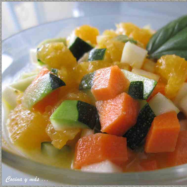 Zucchini and carrot salad with orange vina