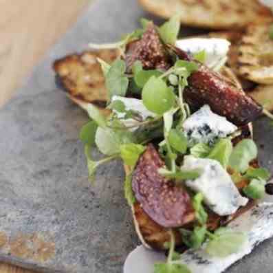 Bruschetta with Gorgonzola Cheese and Figs