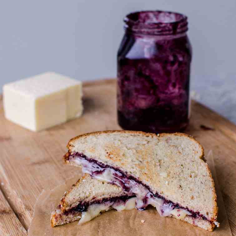 White Cheddar & Blueberry Sandwich