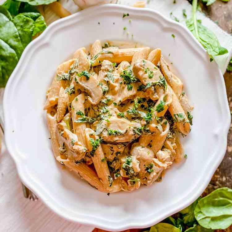 Creamy Spinach and Mushroom Pasta