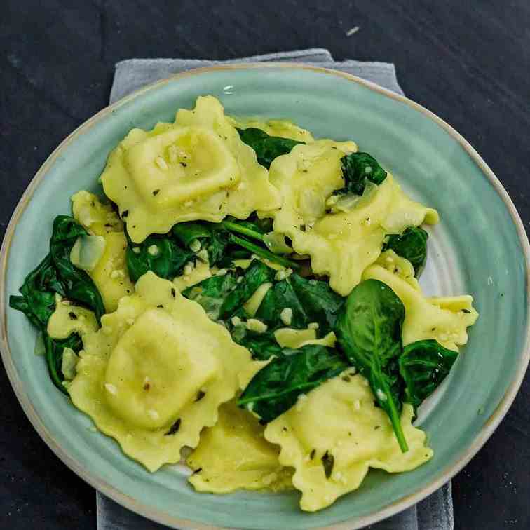 Garlic Butter Ravioli with Spinach