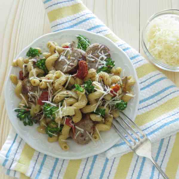 sun-dried tomatoes with sausage and pasta