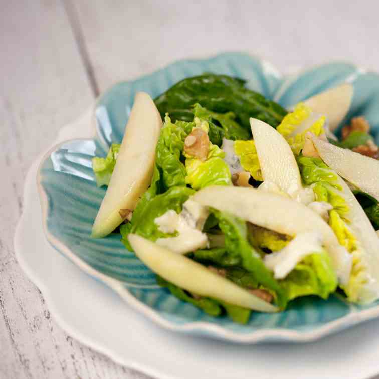 Gorgonzola pear salad