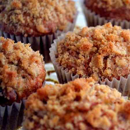 Moist and Easy Banana Muffins