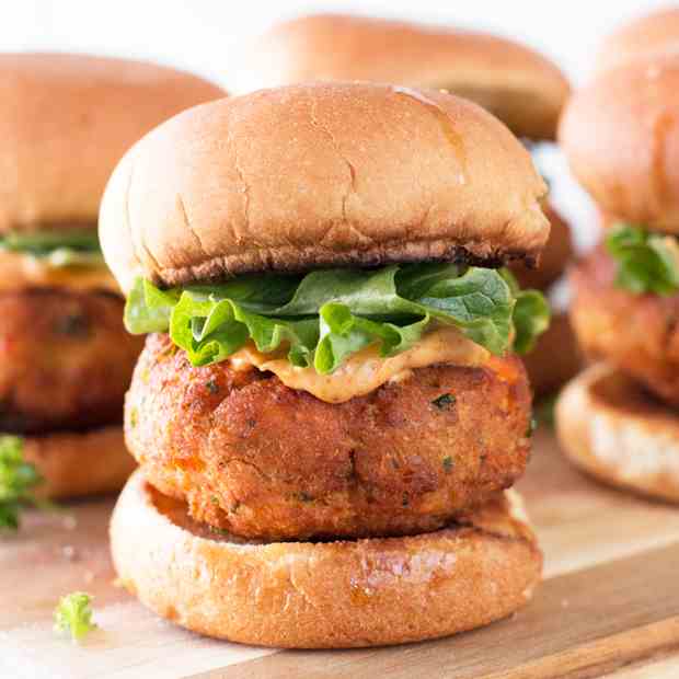 Salmon Cake Sliders with Spicy Mayo