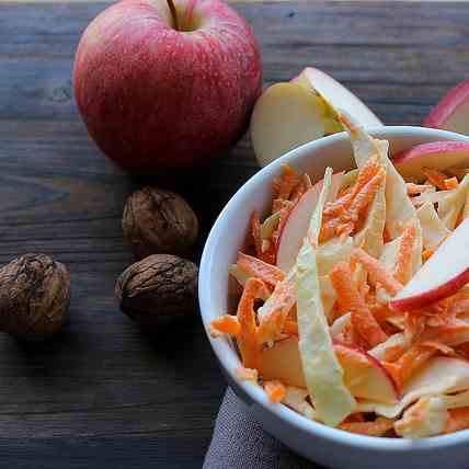 Coleslaw with apple and nuts