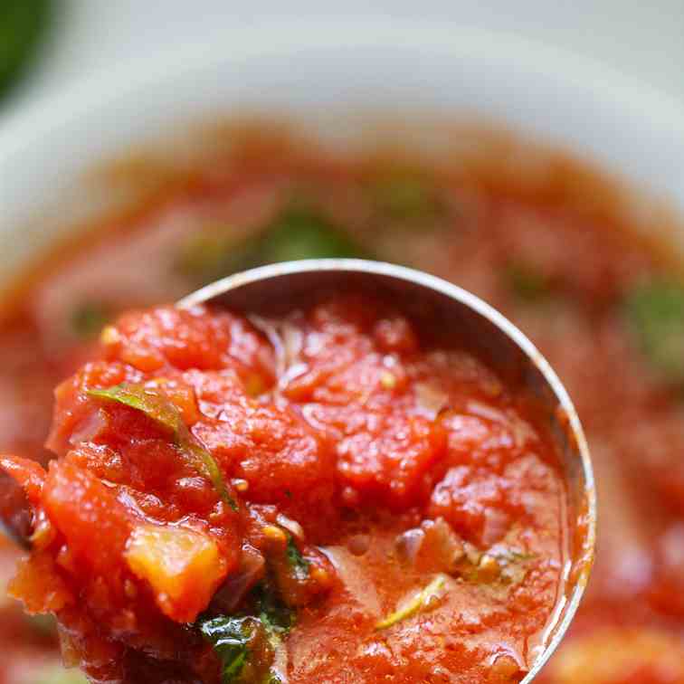 Easy 5 Ingredient Tomato Basil Sauce