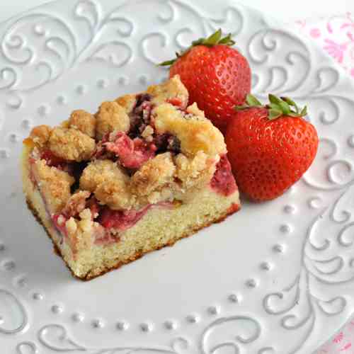 Strawberry Rhubarb Crumb Cake