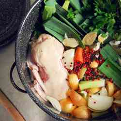 Easy Homemade Chicken Stock