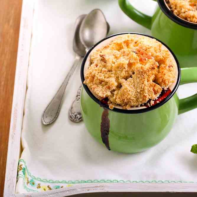 Air Fryer Fruit Crumble Mug Cakes