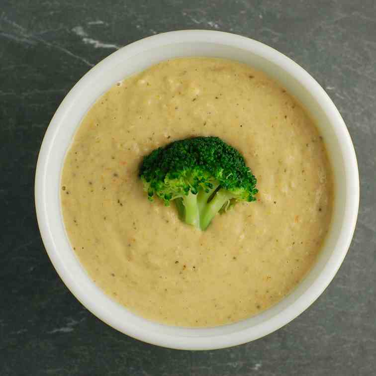 Creamy Vegan Broccoli Cheese Soup