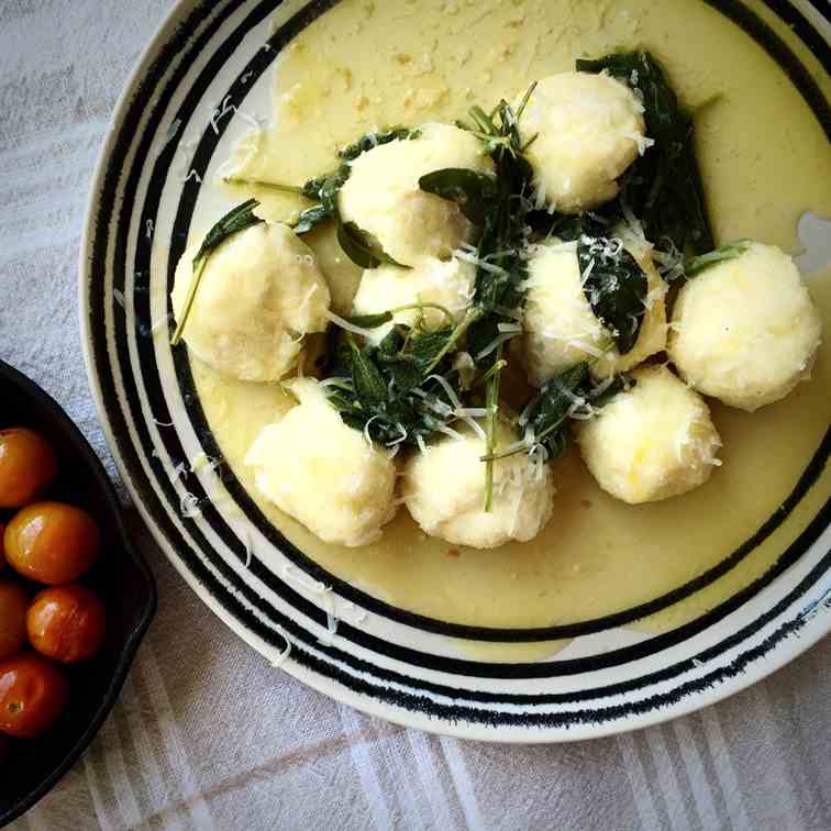 Ricotta parmesan gnudi