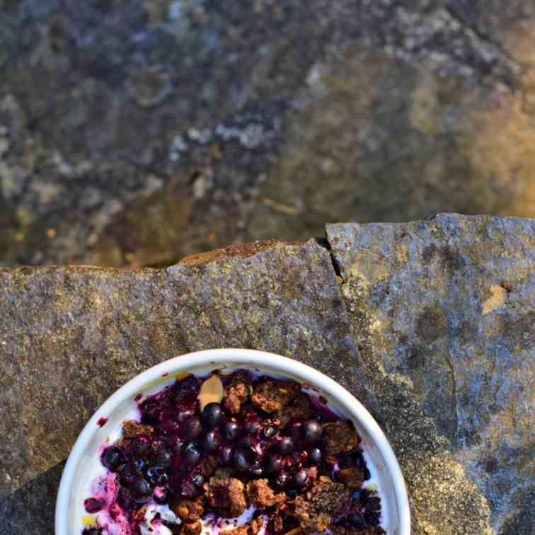 Blueberry bowl - breakfast cacao crumble