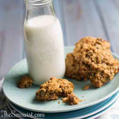 Chewy Chocolate Raisin Oatmeal Cookies