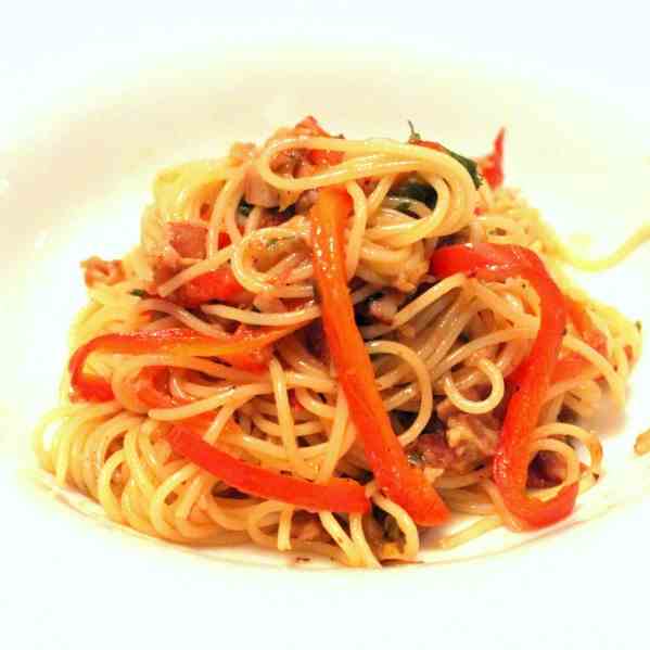Spaghetti with Capsicum Stripes